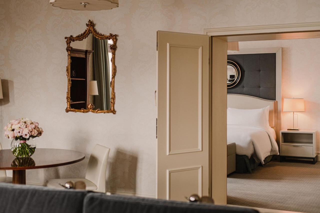 Suite Glorietta med 2 soverom, 1 king-size-seng og utsikt over hovedgaten